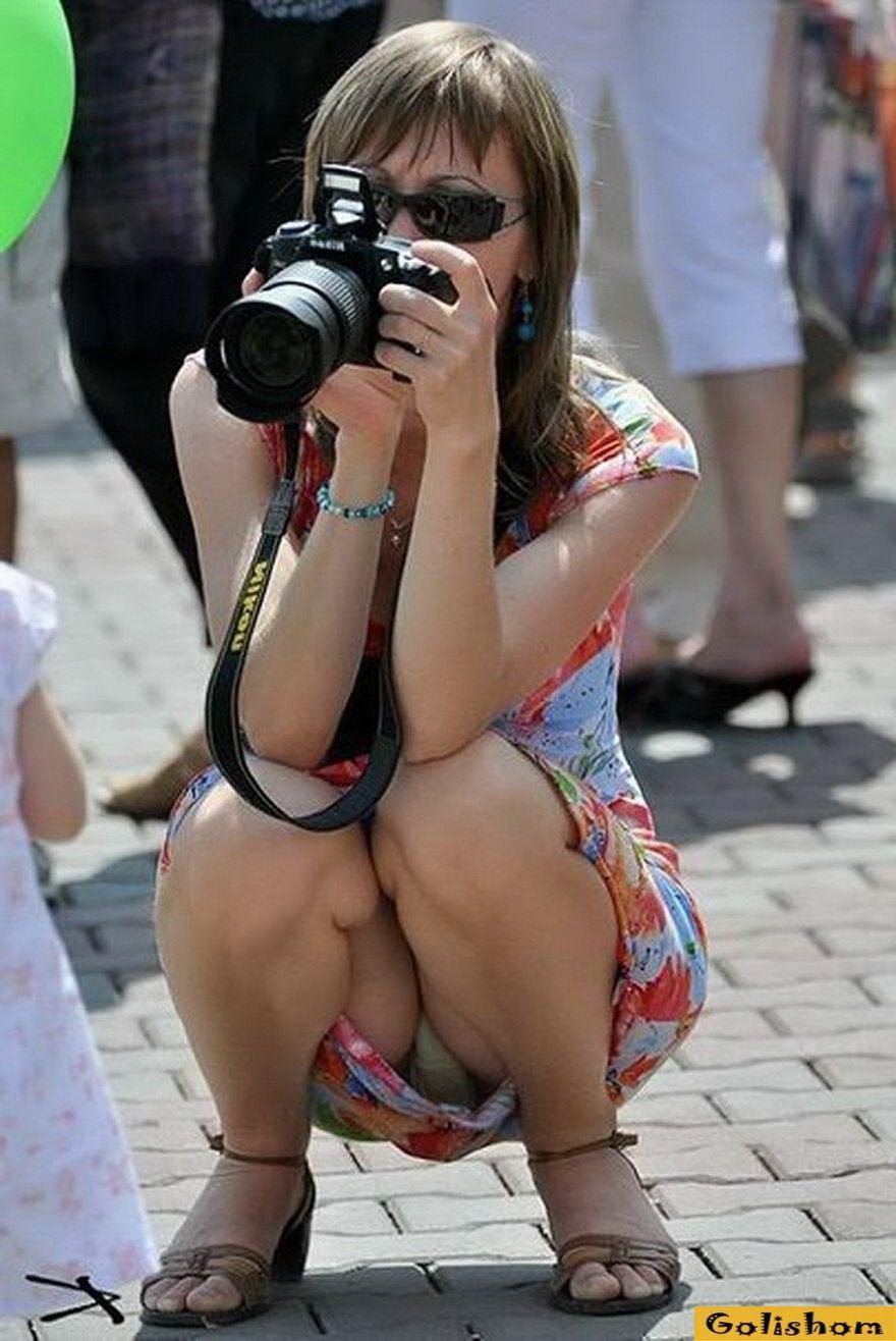 Девушки без трусов в парке