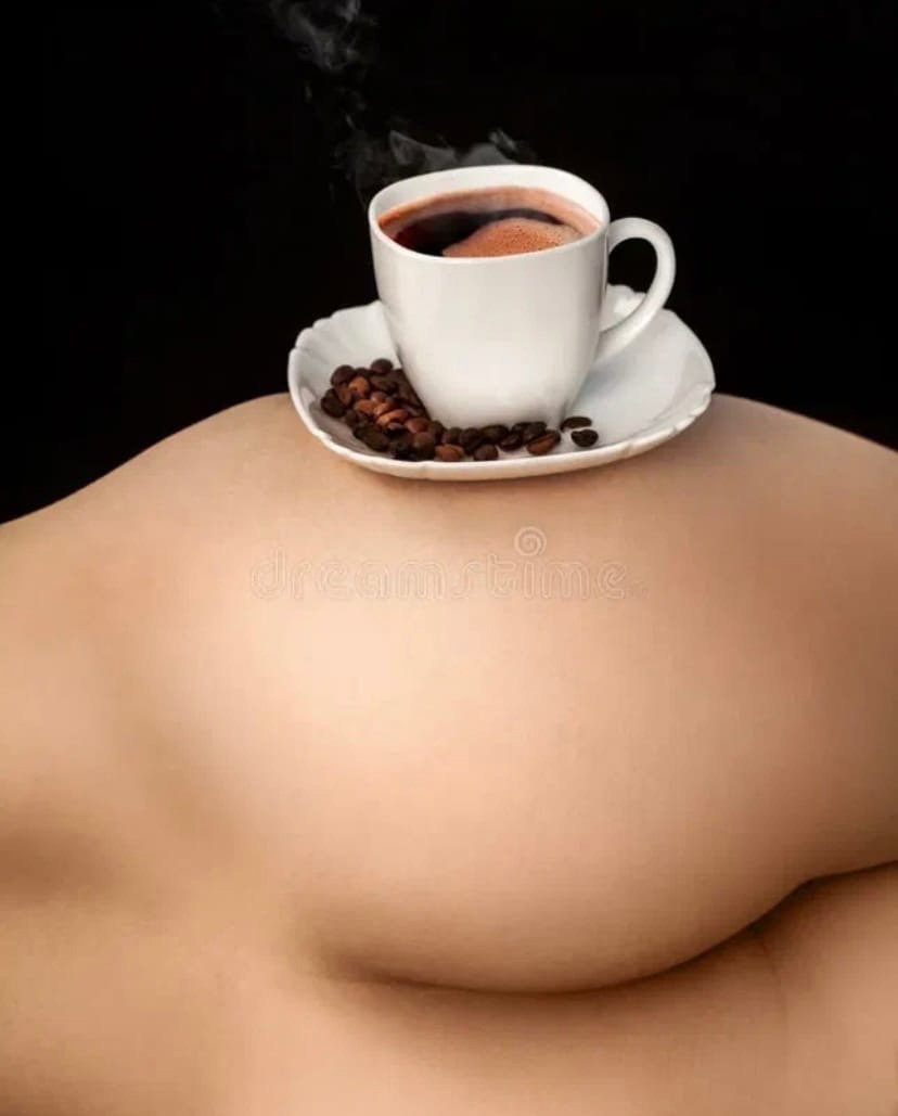 Кофе и женская грудь