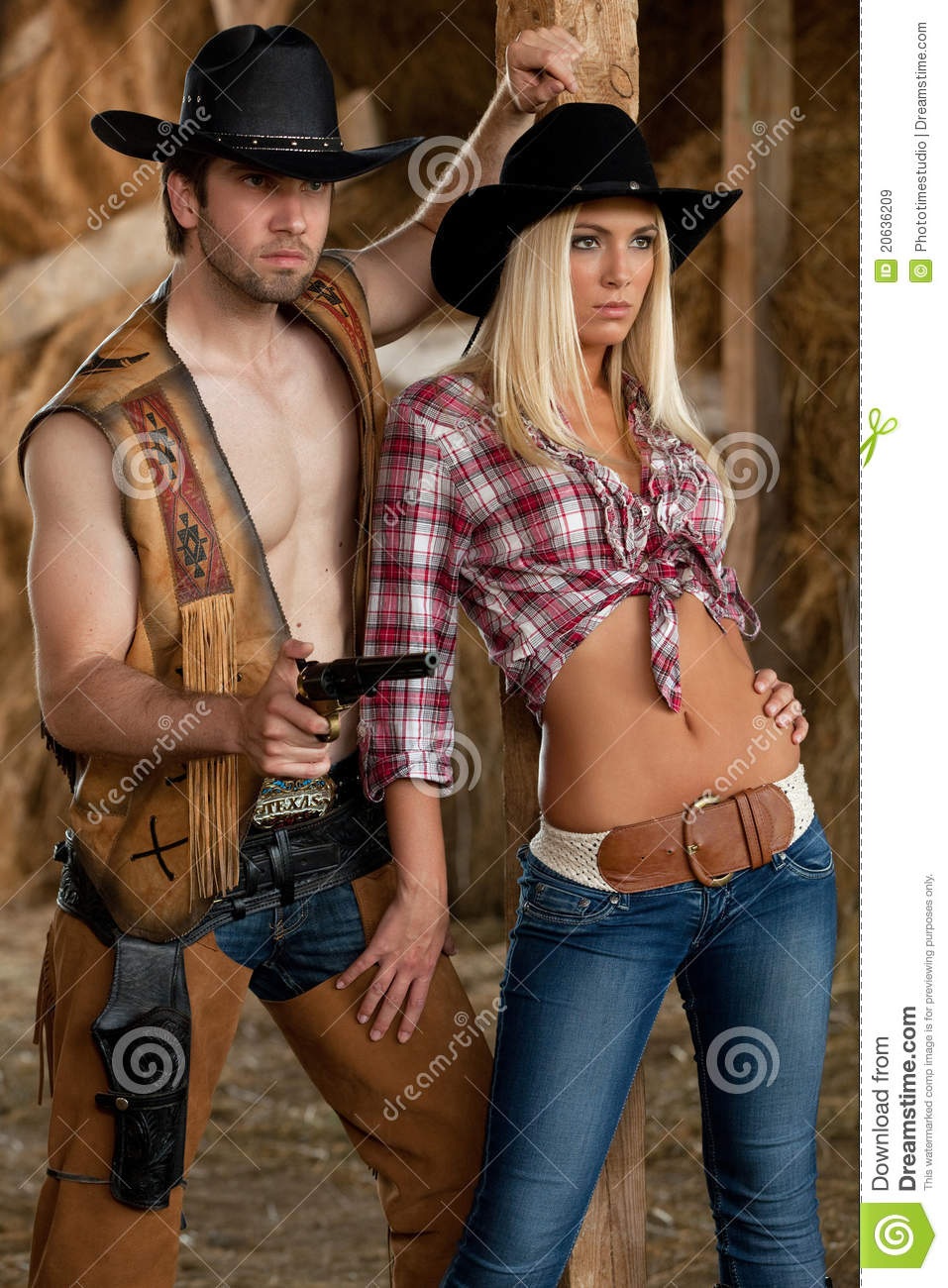 Женские попки в кожаных штанах