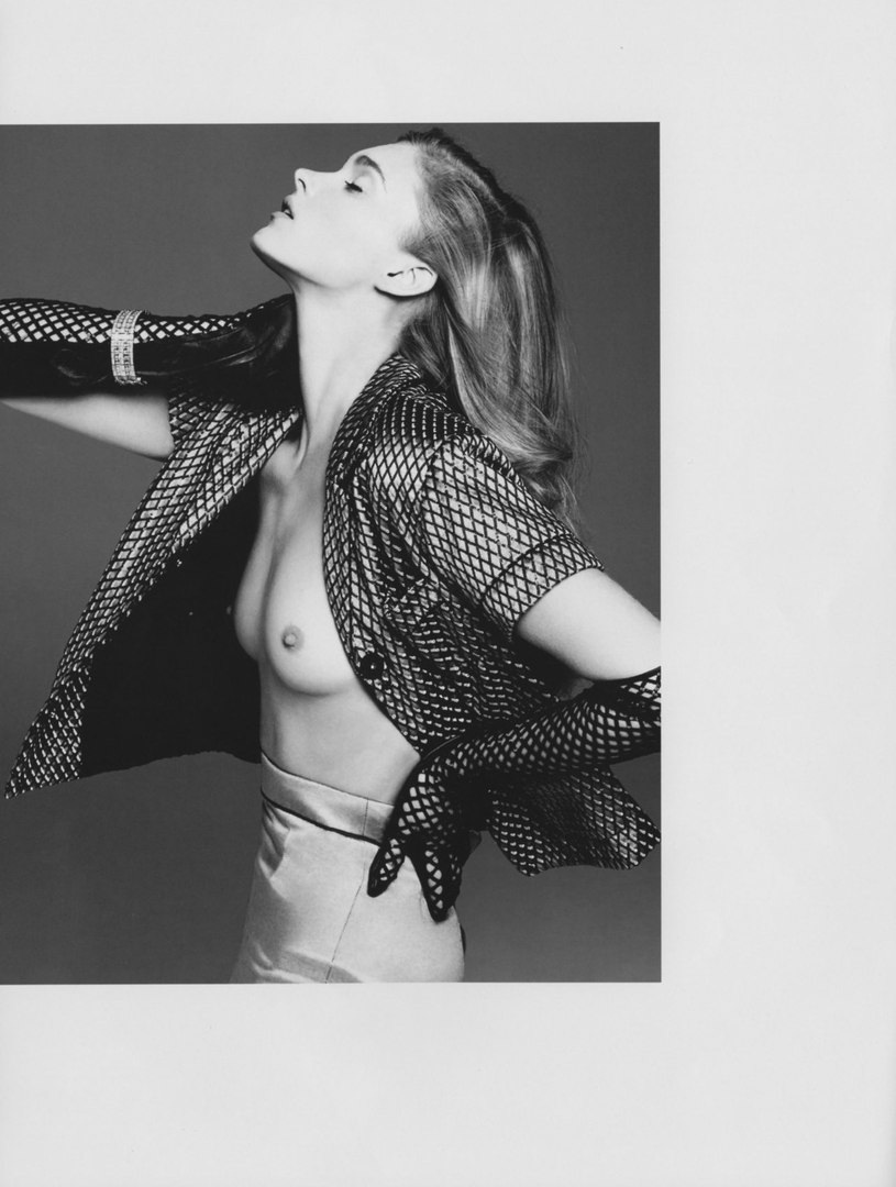 Эльза Хоск голая грудь