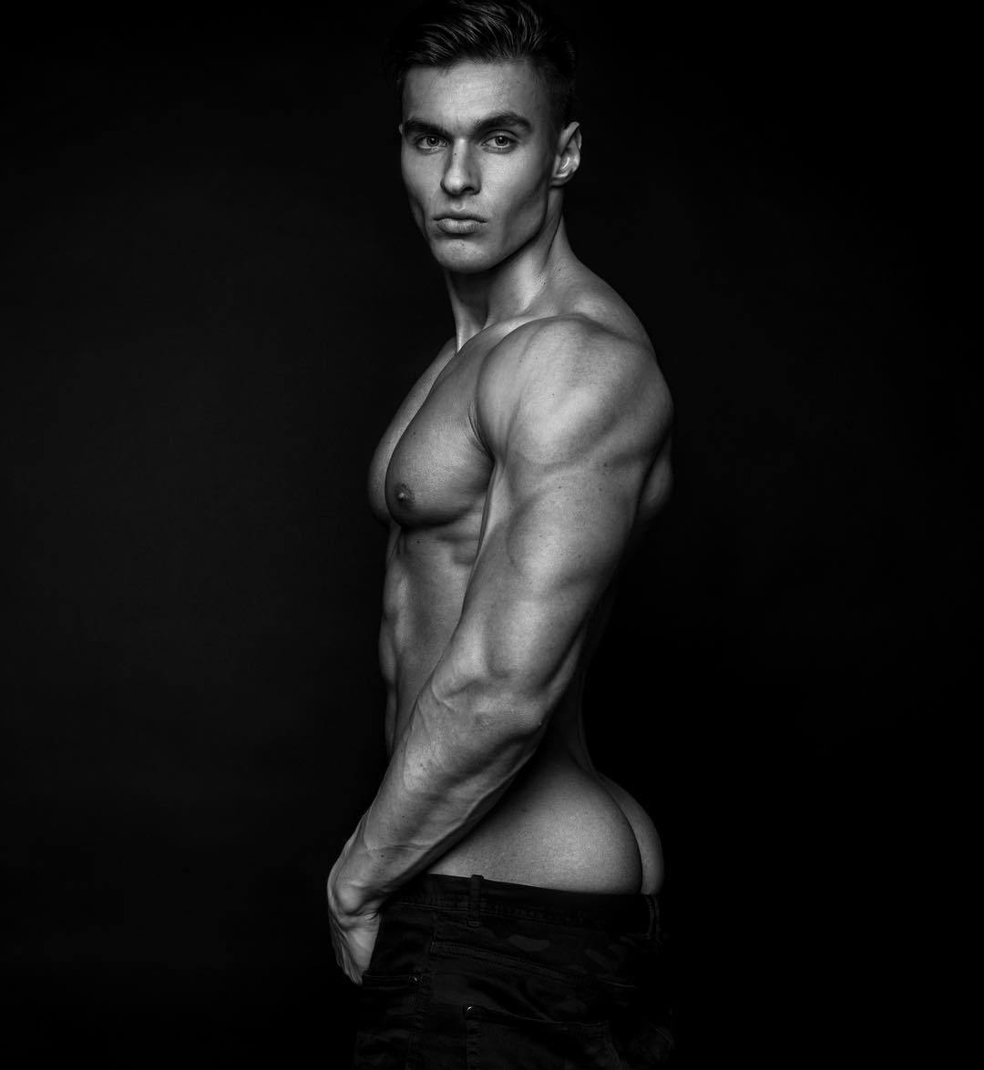 Дмитрий Аверьянов модель голый