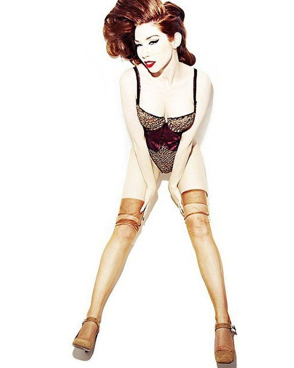 Голые женщины с красными волосами