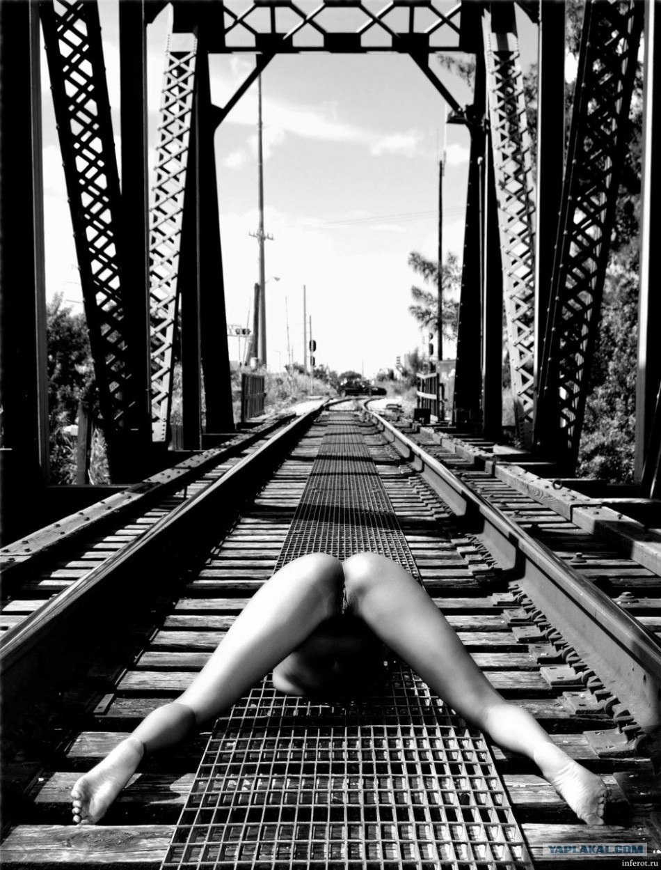 Голые женщины в купе поезда