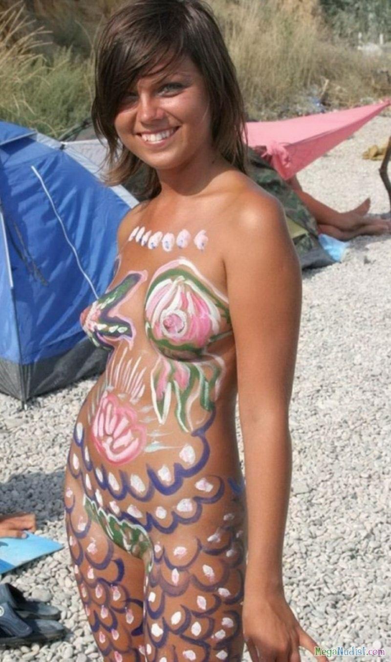 Праздник юных нудисток