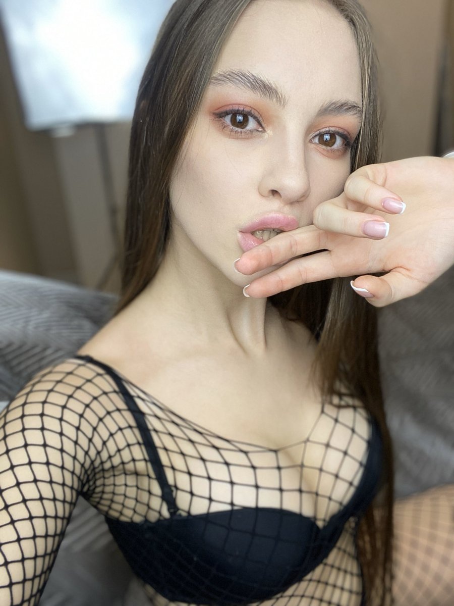 Ева Элфи 2020