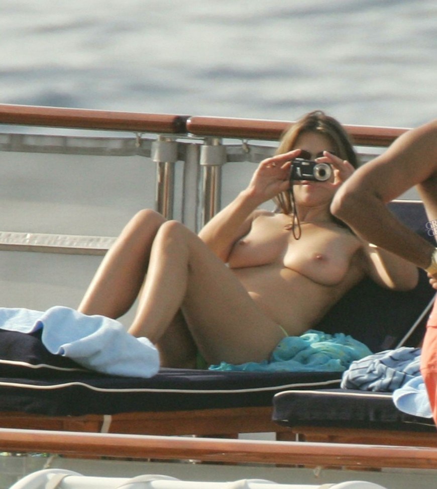 Элизабет Херли грудь в фильме