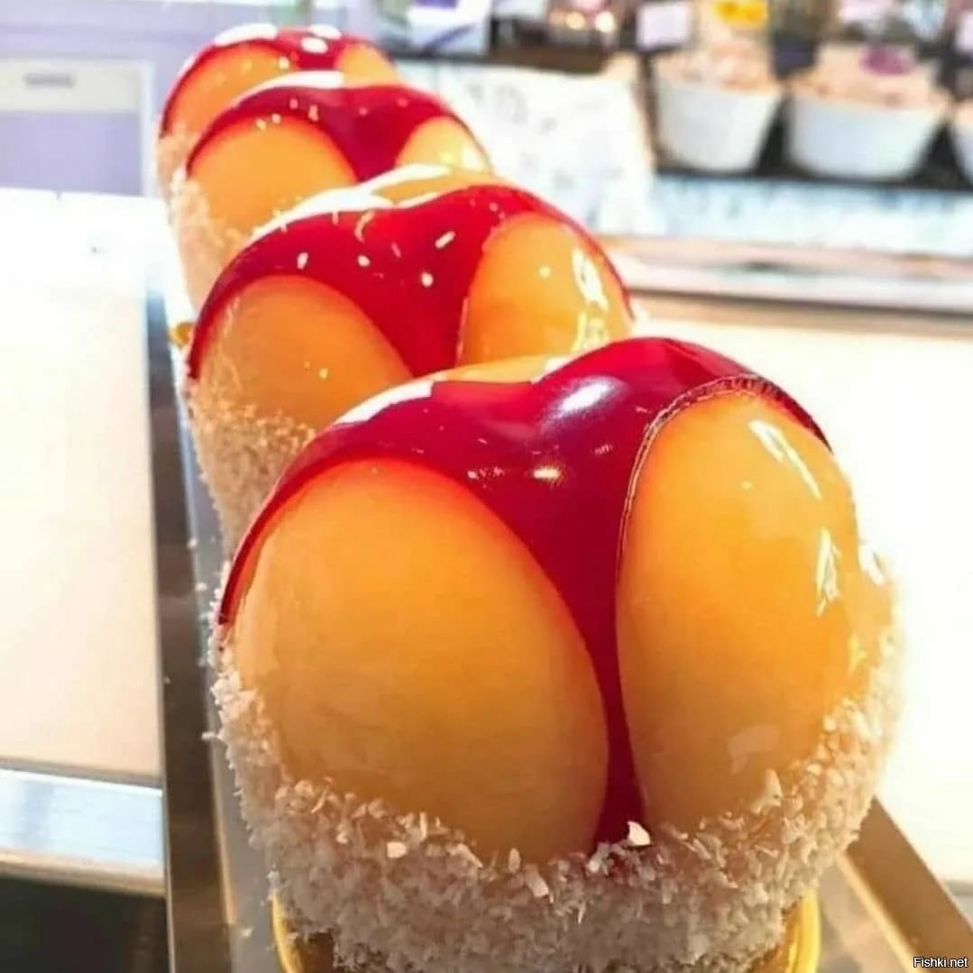 Сочный персик