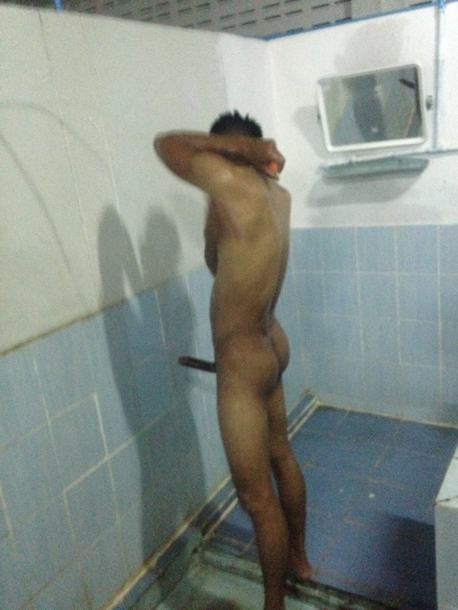 Подглядывание за голыми мужчинами