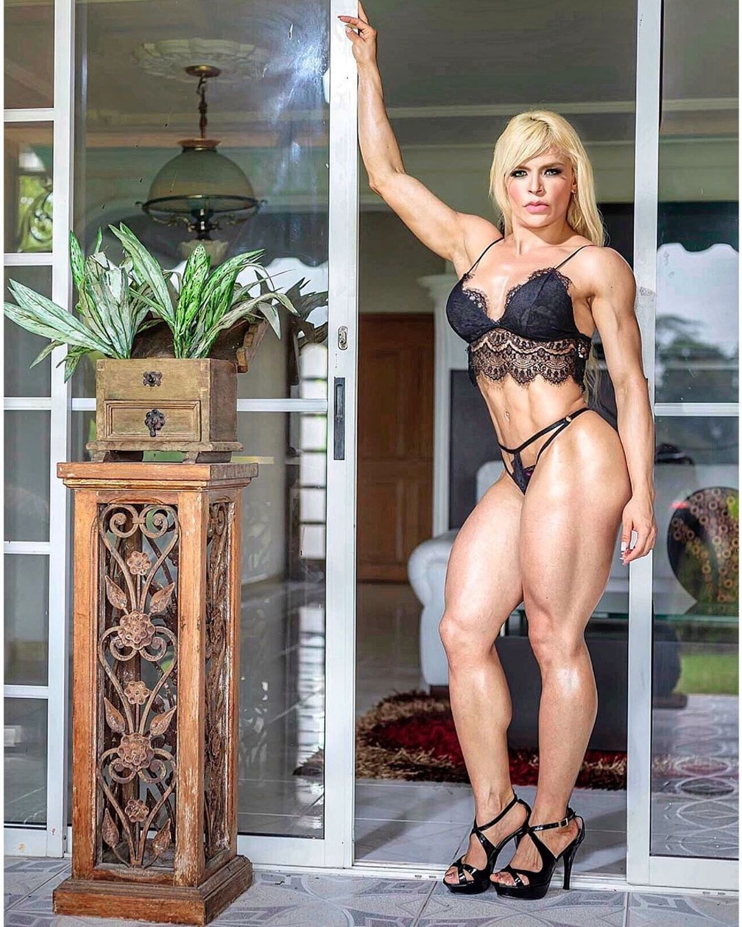 Елена Лисовская в купальнике