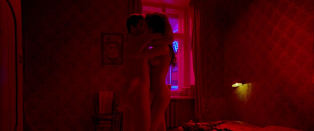 Саранча фильм 2013 Паулина голая