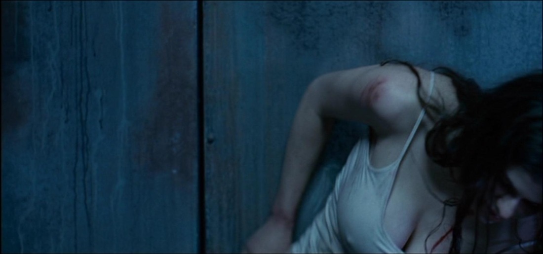 Александра Даддарио голая в фильме