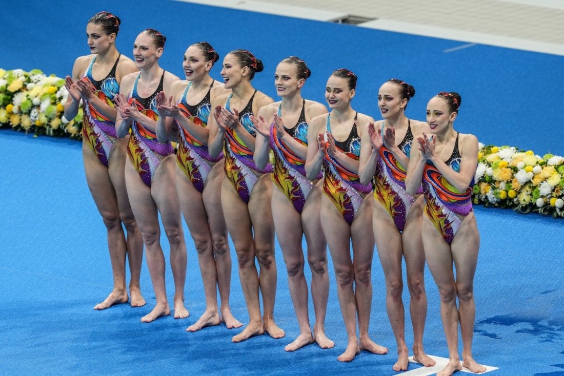 Певица Нюша в купальнике