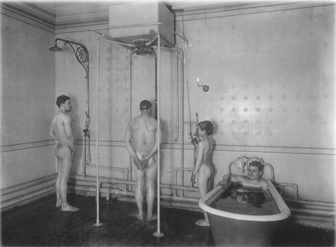 Голые парни в бане ретро