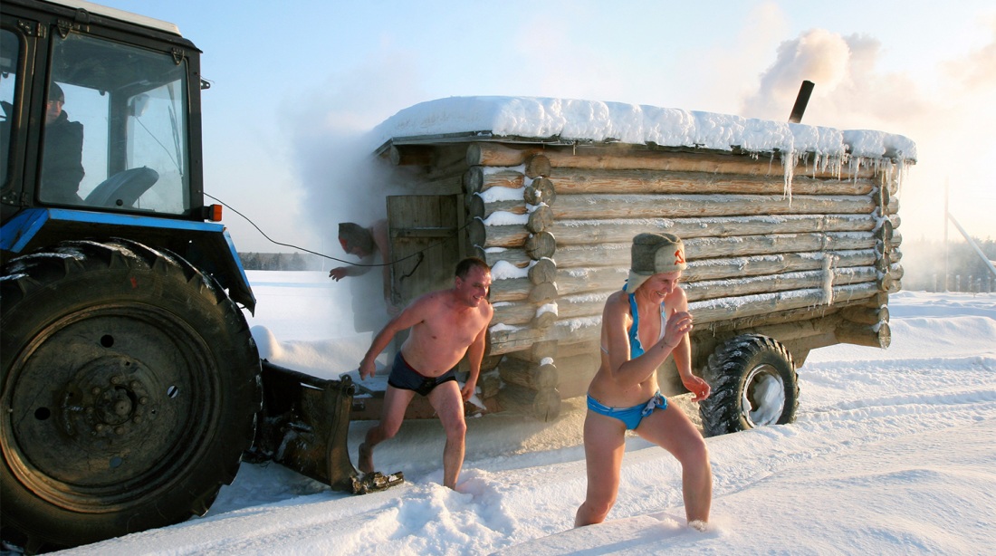 Сельские девушки в бане