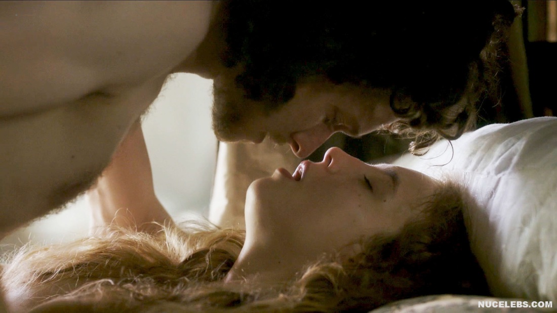 Tracy Lindsay в бассейне голая