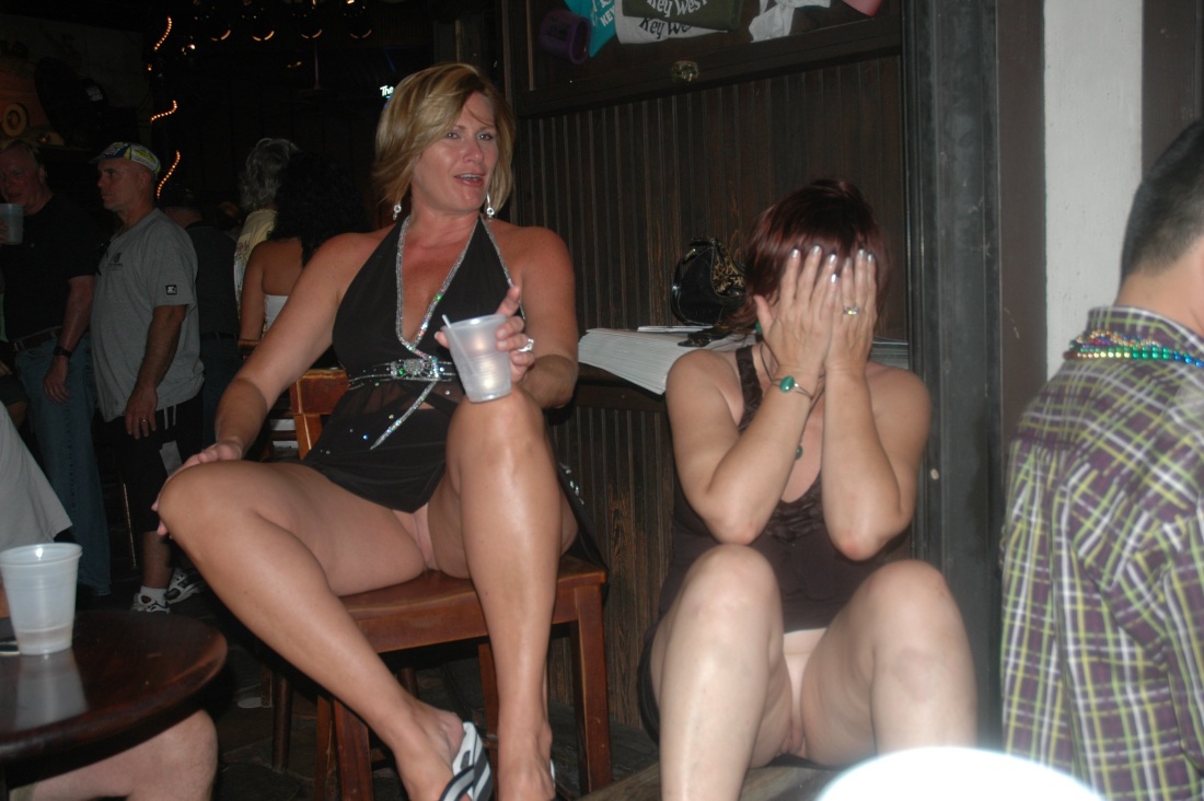 Пьяные девушки без трусов на вечеринках