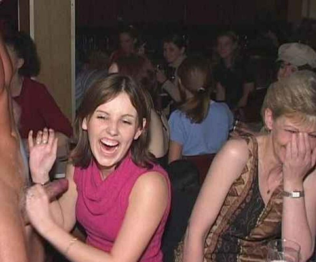 Без трусиков на дискотеке