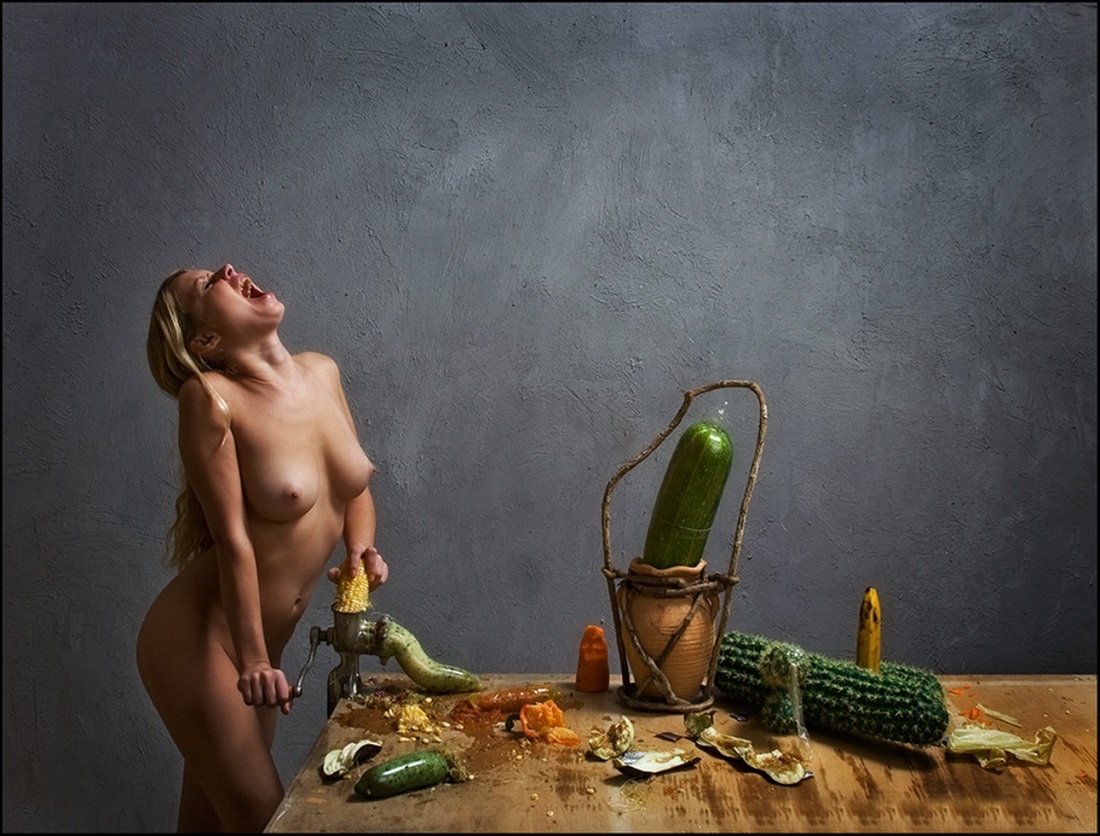 Эротическая фотосессия с овощами