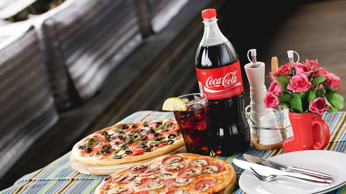 Доставщица пиццы аниме