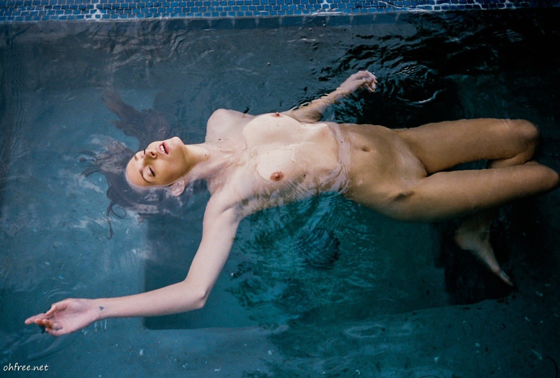 Синхронистки в бассейне