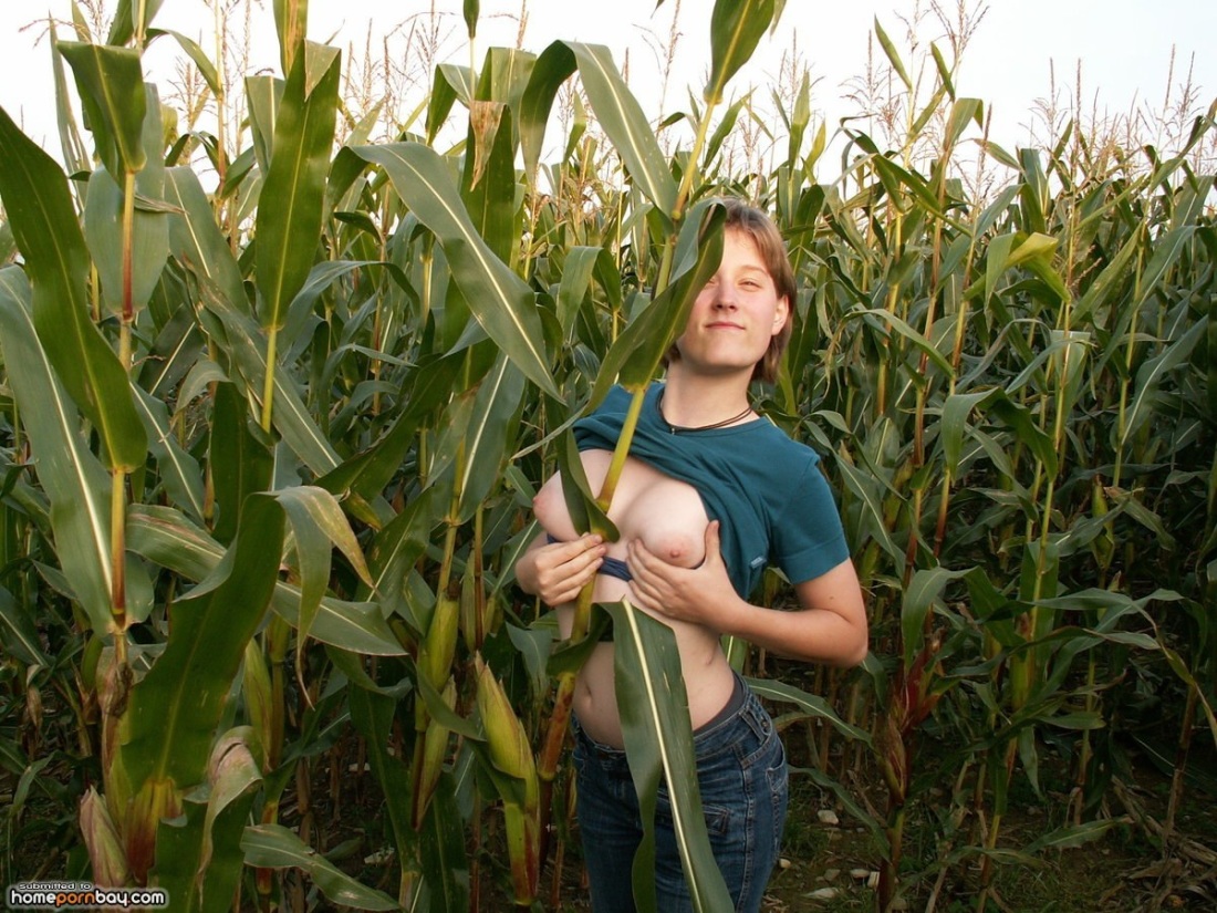 Художественное ню на природе