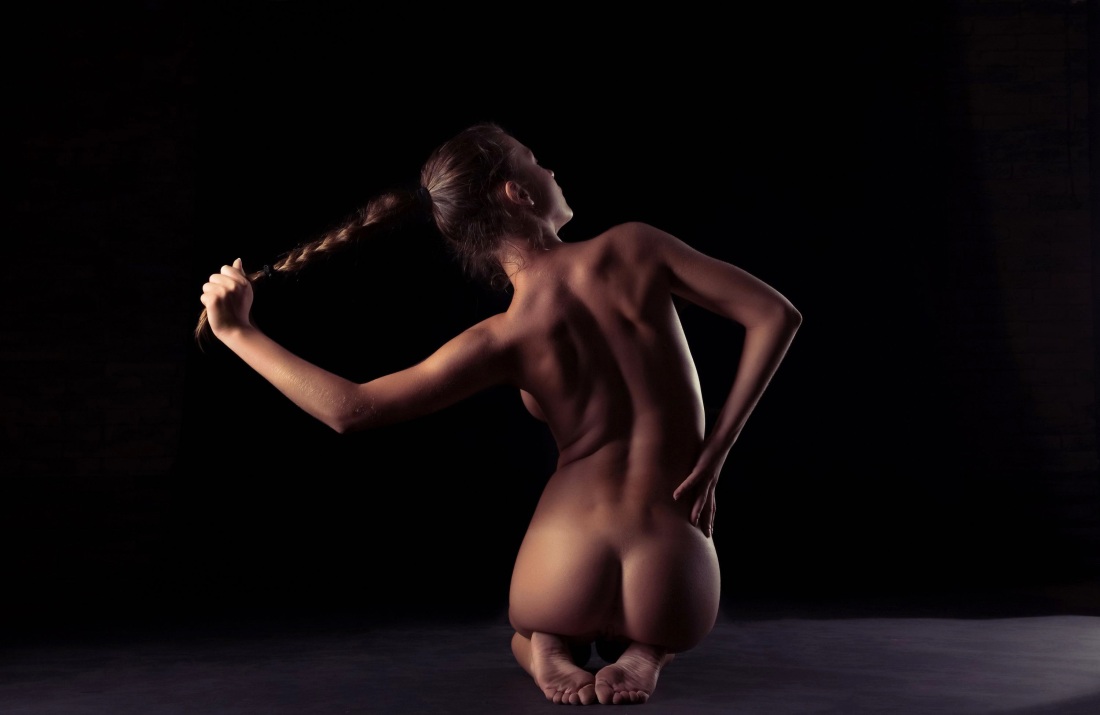 Красивые женские ягодицы ню