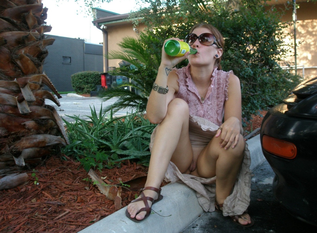 Девушки на даче без трусов