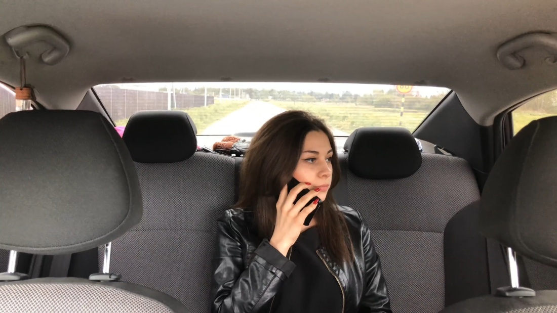 Female Uber Driver gives her Passenger a handjob эро