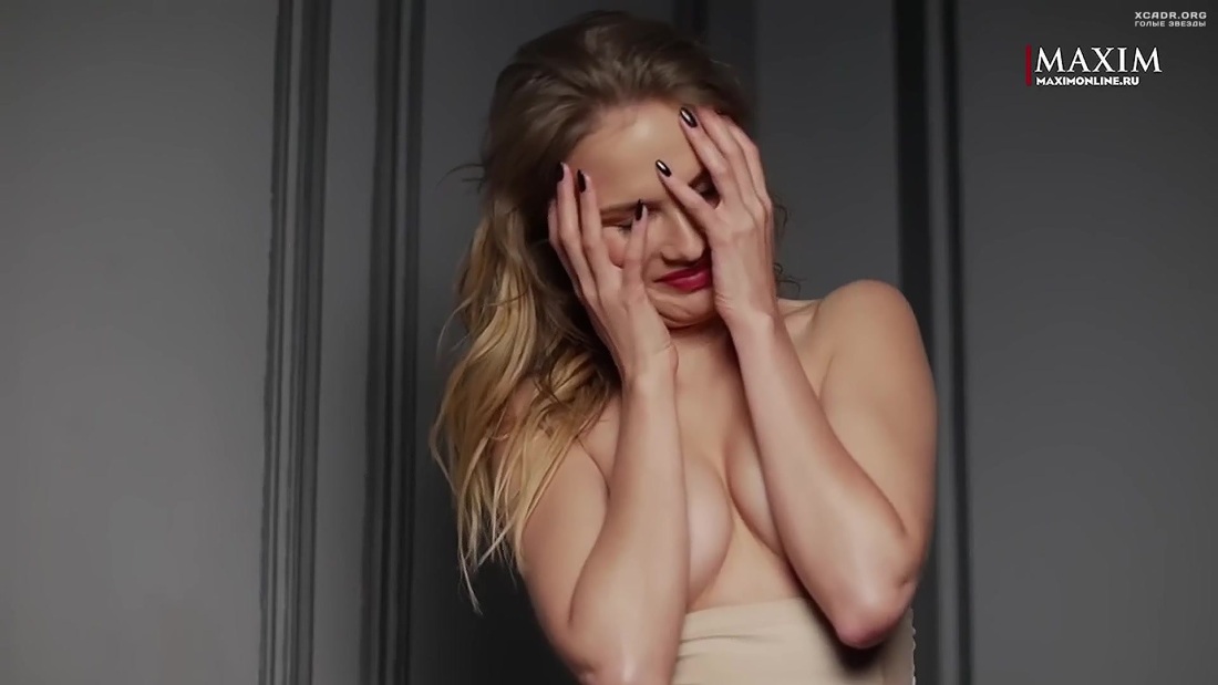 Маруся Фомина в купальнике