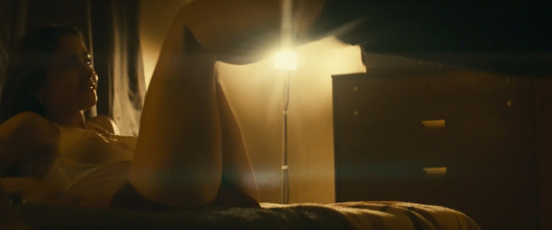 Лили Коллинз голая в фильме