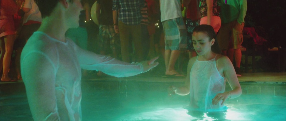 Актриса Лили Джеймс голая