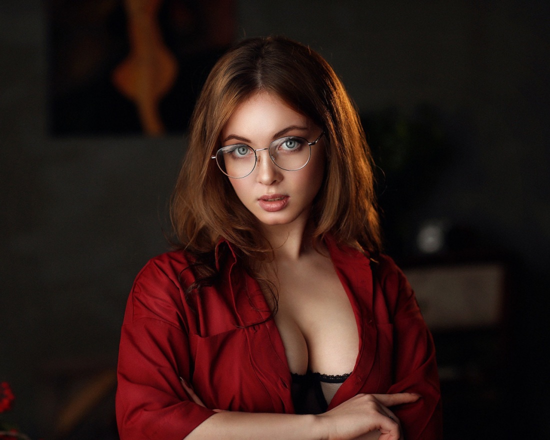 Девушки в очках в Нижнем белье