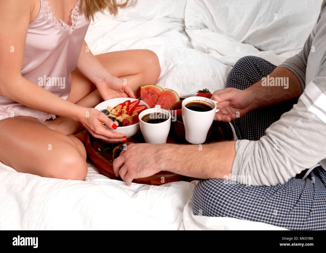 Эротичный завтрак в постель