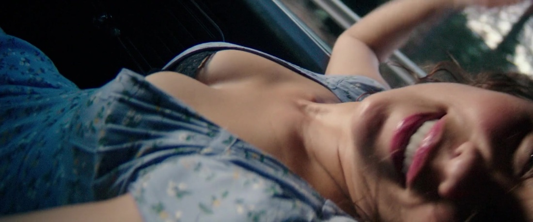 Пола Пэттон голая в фильме 2 ствола