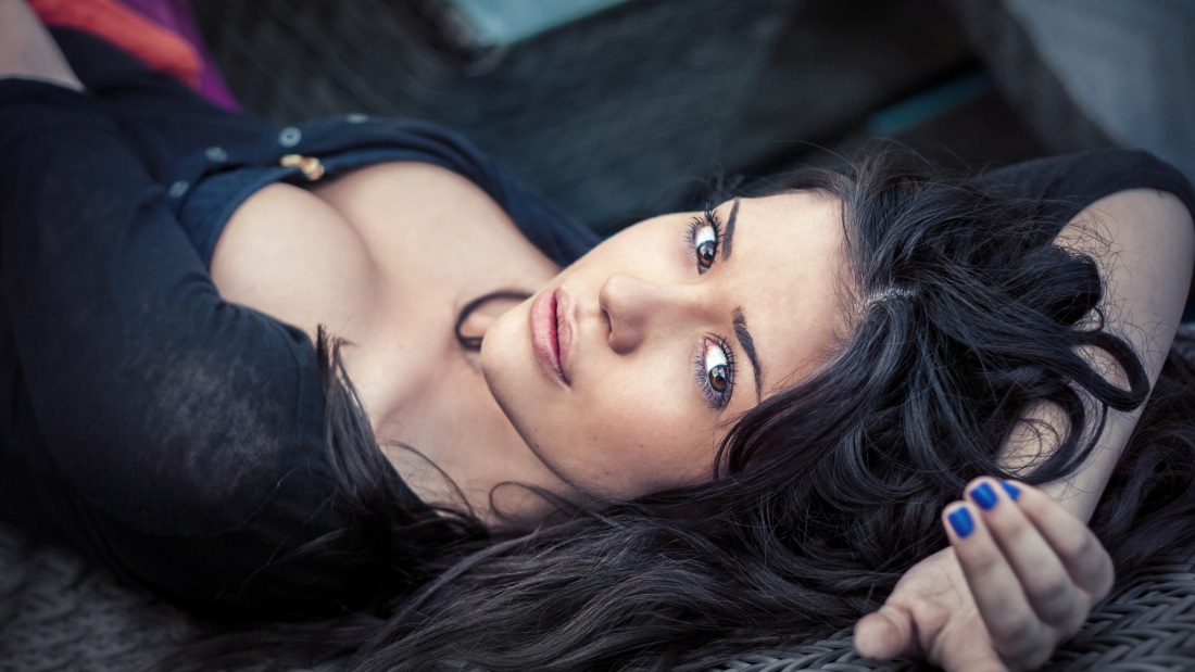 Голые красавицы брюнетки