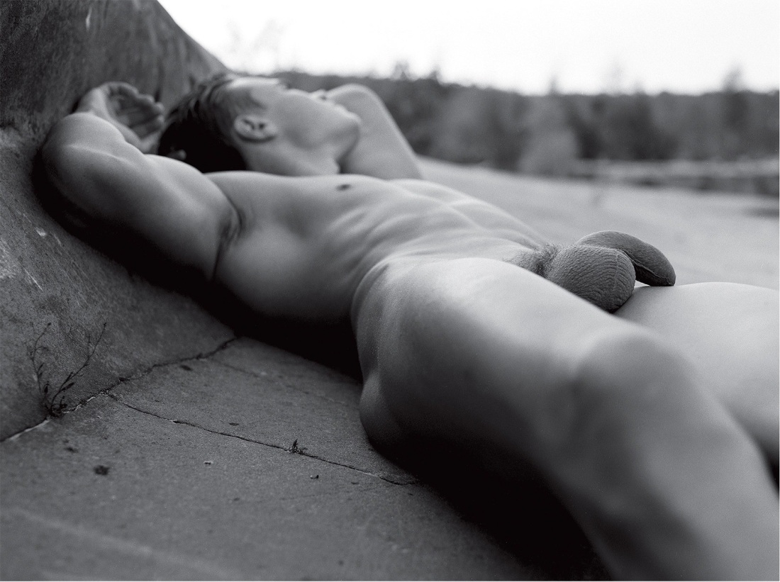 Укусил за попку