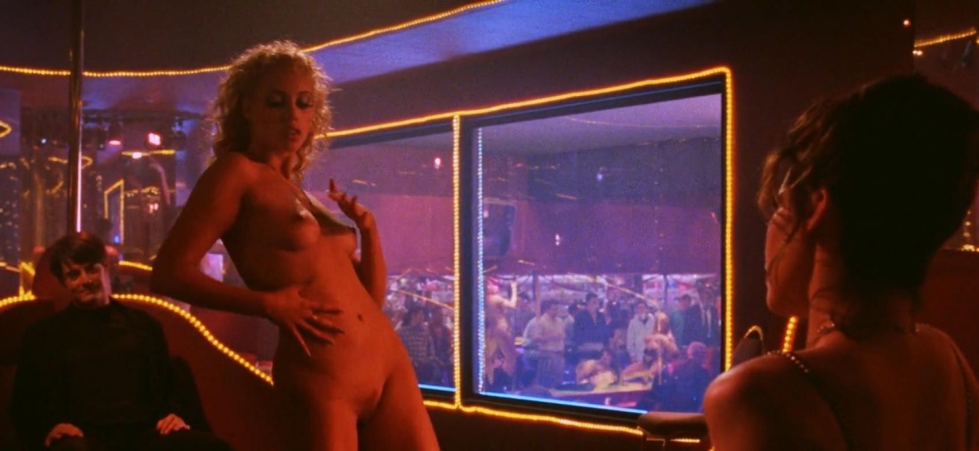 Элизабет Беркли голая 1995