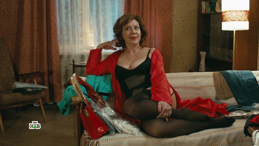 Голая блондинка Caroline домашние