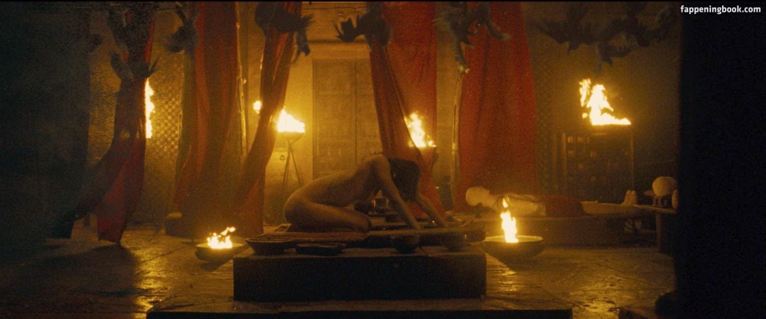 София Бутелла Мумия hentai