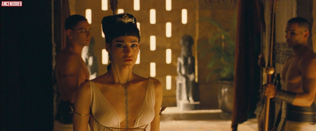 София Бутелла Мумия голая