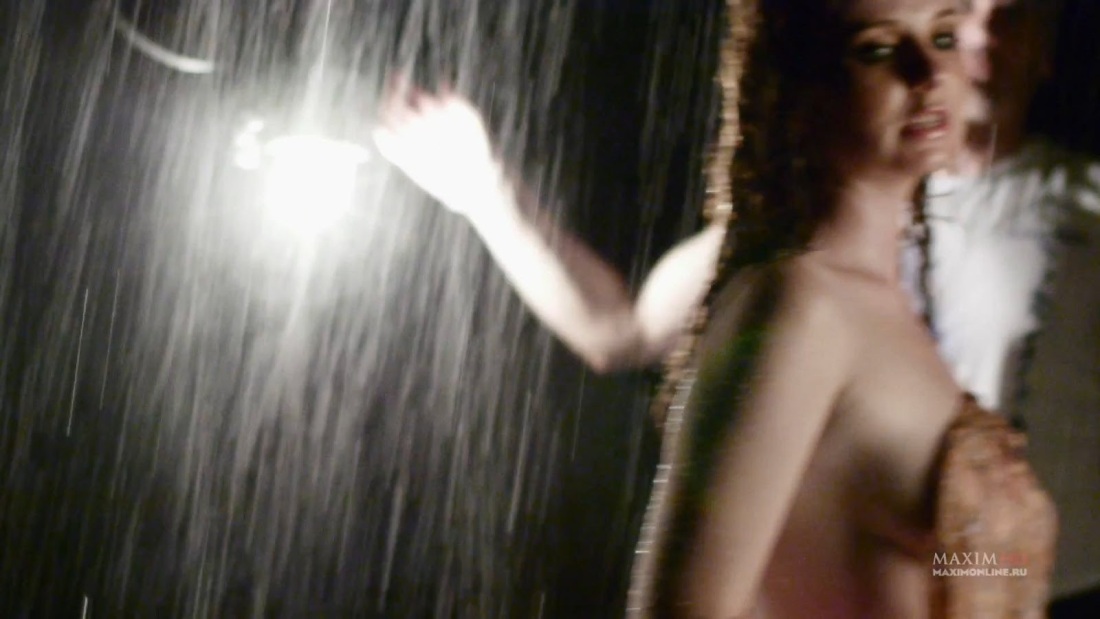 Лена Катина белый плащик