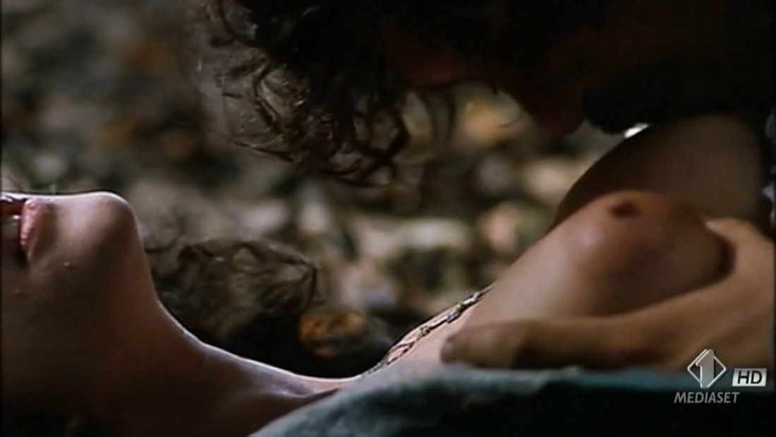 Моника Беллуччи братство волка голая