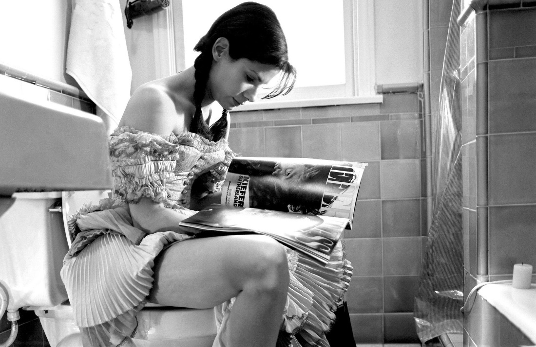 Сандра Буллок на унитазе