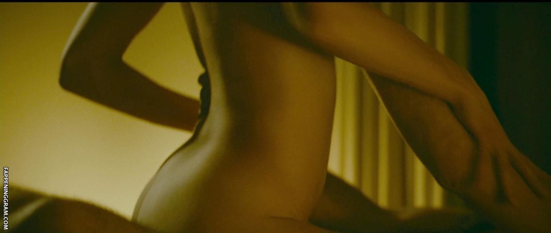 Шарлотта Ле Бон титьки