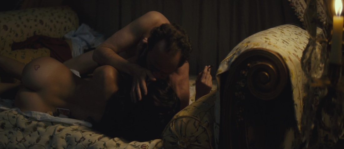 Шарлотта Ле Бон топлес