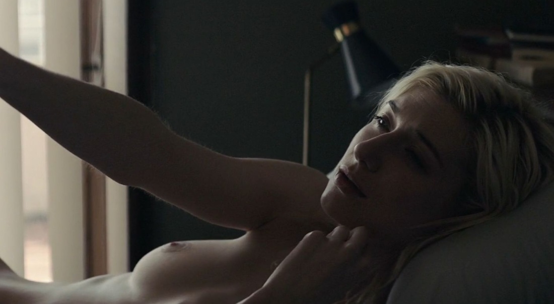 Элизабет Дебики сиськи