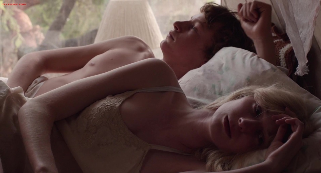 Элизабет Дебики ночной администратор в белье