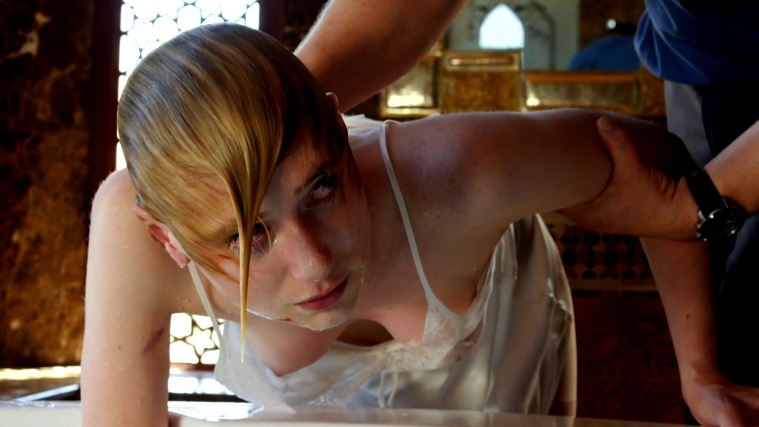 Элизабет Дебики вагина