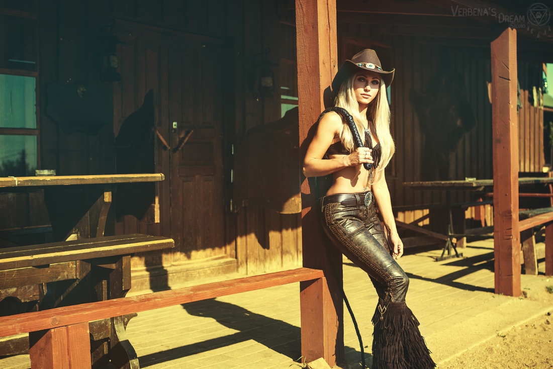 Кожаные леггинсы фетиш