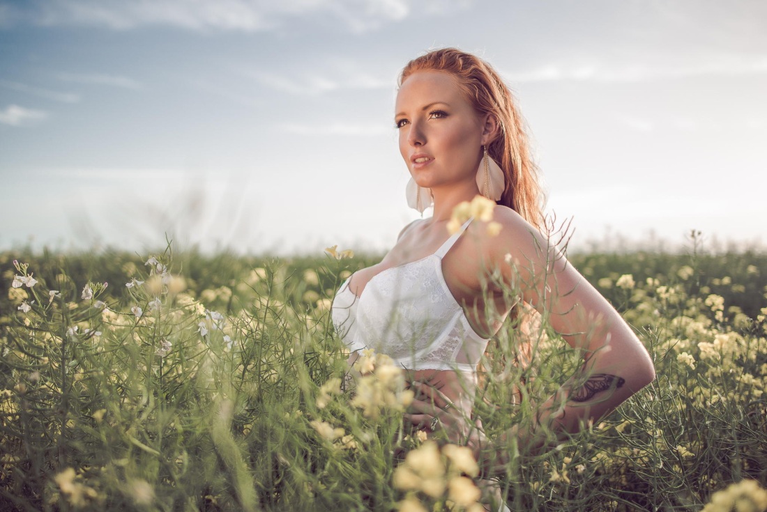 Yelena "nature walk" голышом крупным